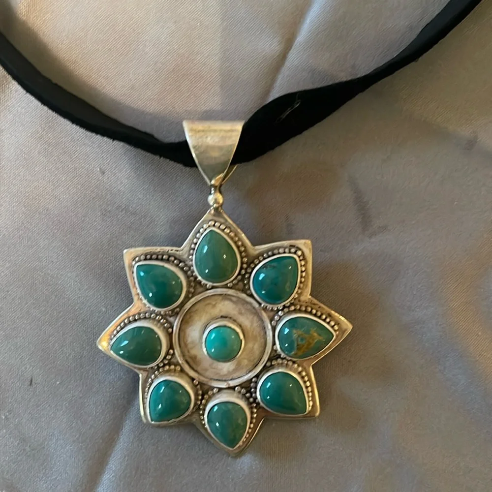 Vintage 925 Sterling Silver & Turquoise pendant on black leather strap necklace - Picture 1 of 6